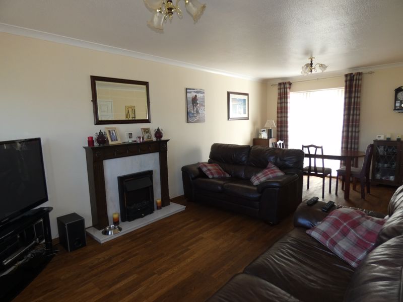 Lounge/Diner- click for photo gallery